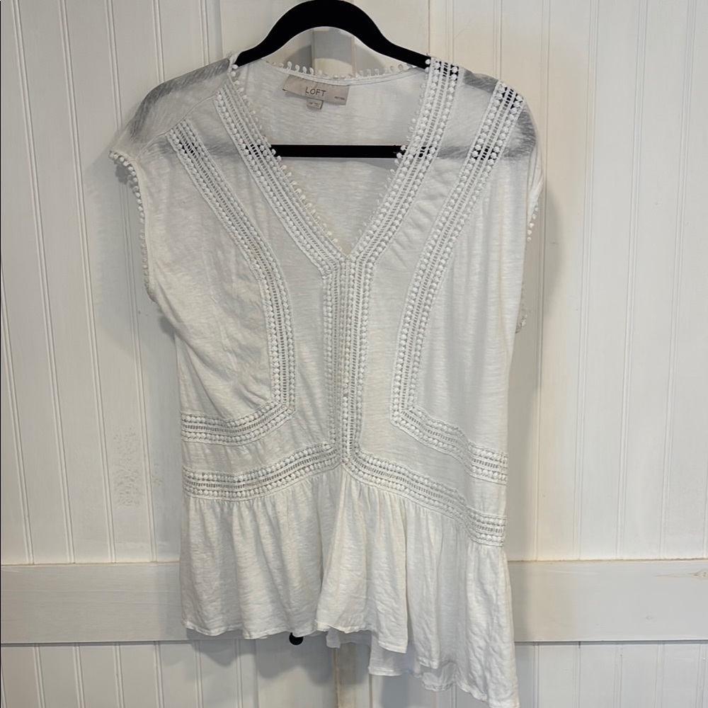 Loft petites: White Lace Trim, sexy, feminine, lightweight boho Top size MP.